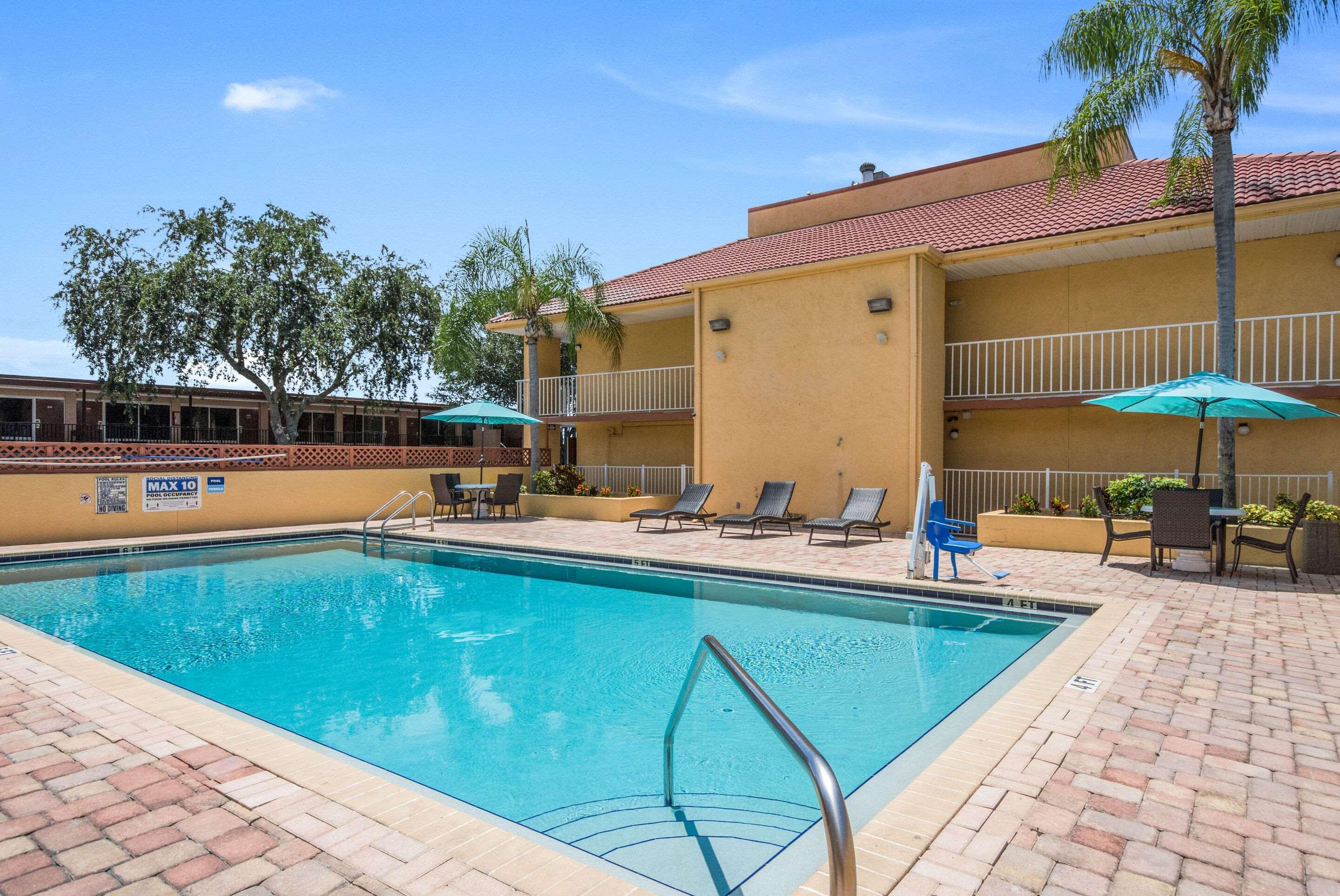 Rodeway Inn Port Richey North Екстериор снимка